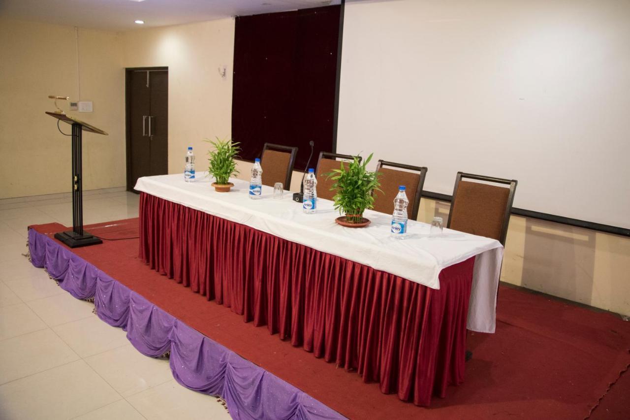 Grand Sarovar Portico, Latur Exterior photo