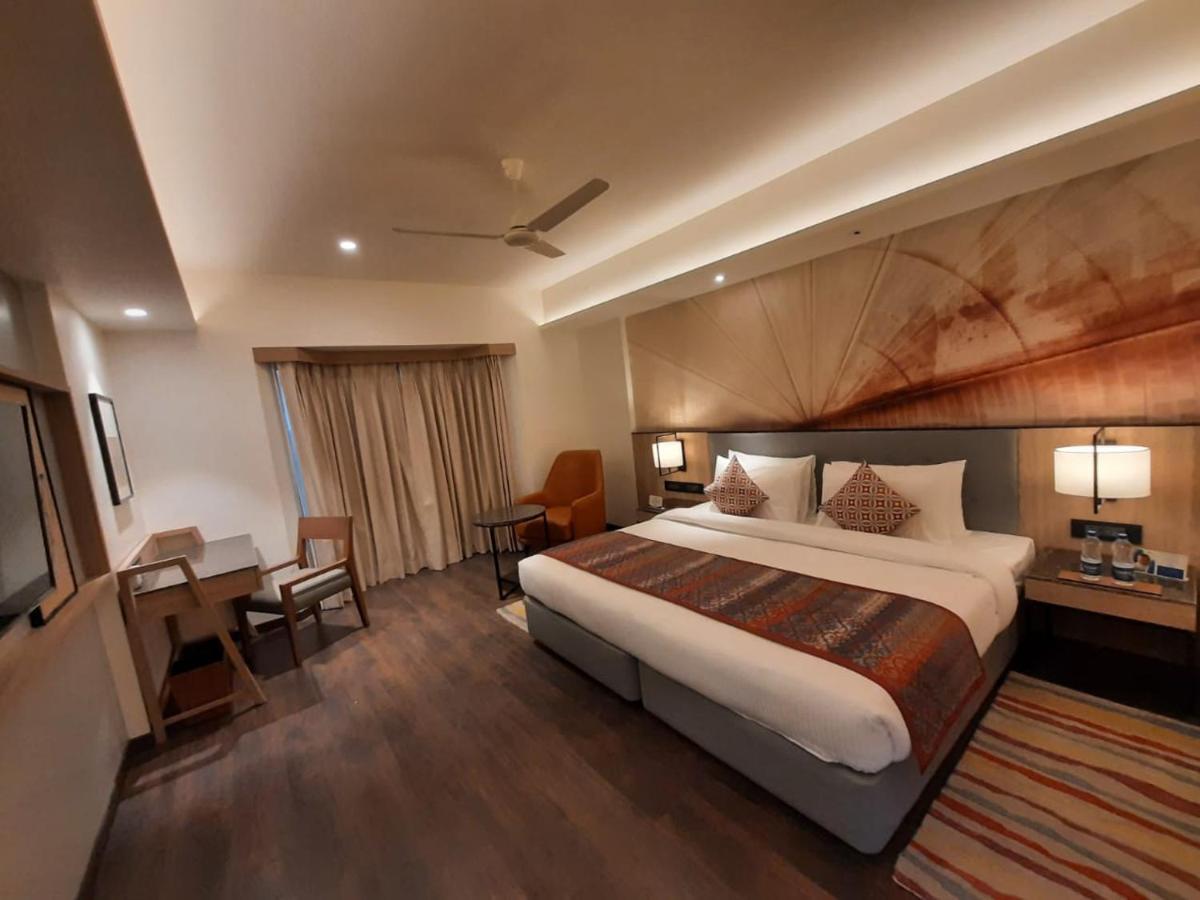 Grand Sarovar Portico, Latur Exterior photo