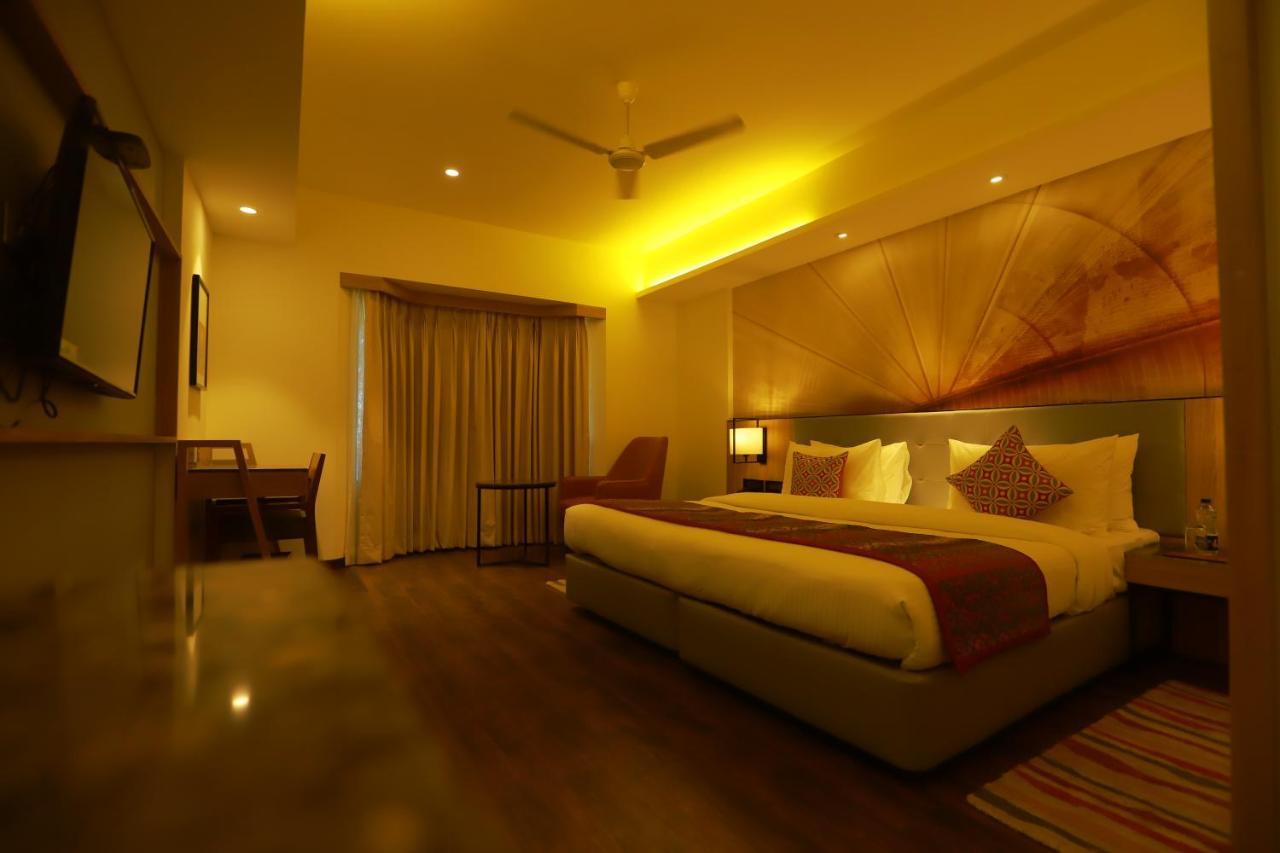 Grand Sarovar Portico, Latur Exterior photo